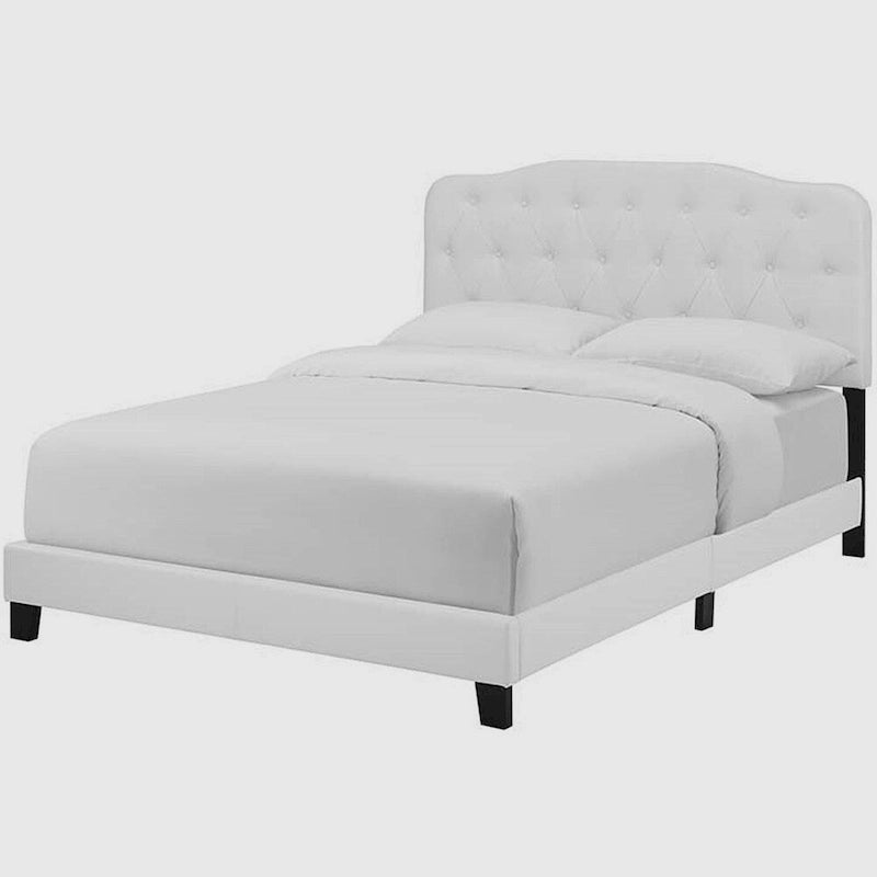 Lit plateforme blanc en similicuir taille king avec tête de lit capitonnée