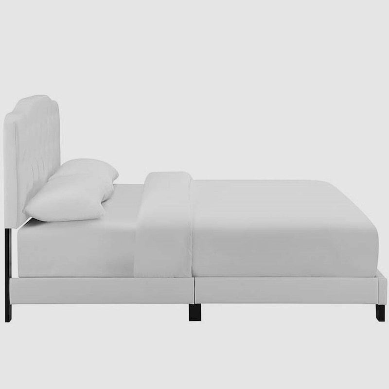 Lit plateforme blanc en similicuir taille king avec tête de lit capitonnée