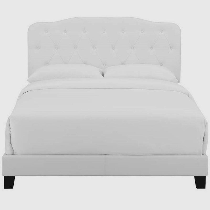Lit plateforme blanc en similicuir taille king avec tête de lit capitonnée